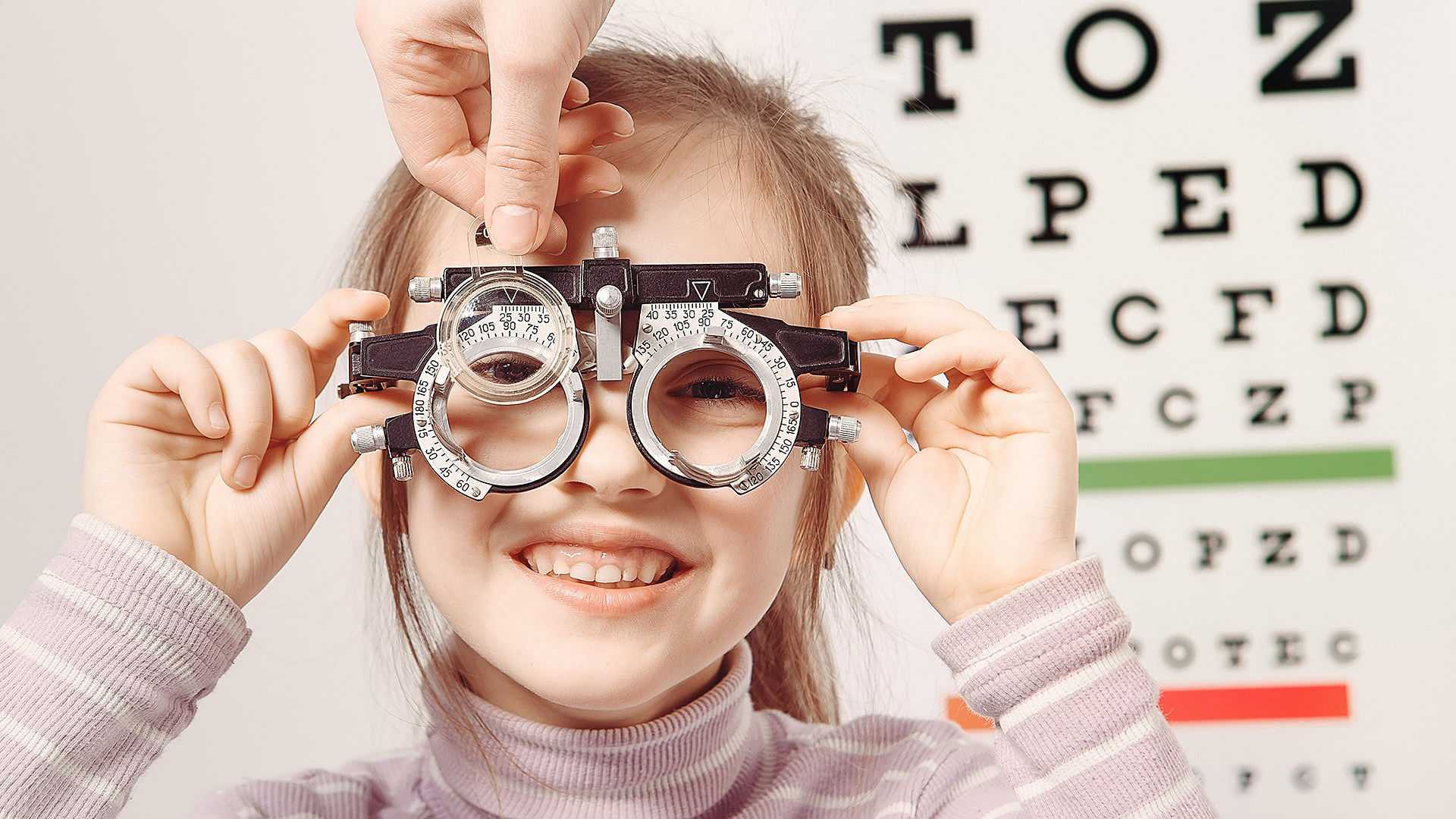 Дают группу по зрению. Очки для детей для зрения. Оправы для очков детские для зрения. Дети в очках. Очки для коррекции миопии.